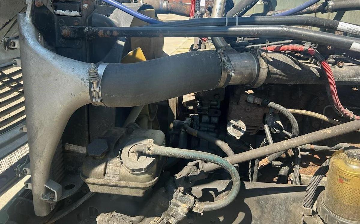 Used 2007 Freightliner Columbia 120 Semi Truck