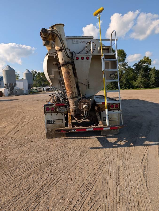 Used 2005 CEI Pacer 24 Ton Feed Trailer