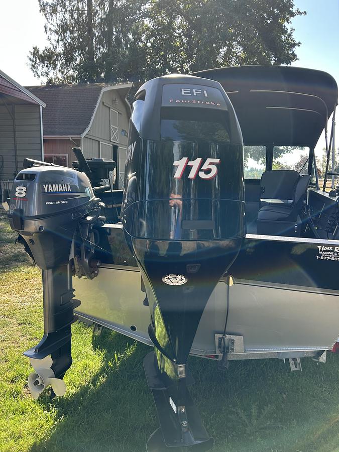 Used 2009 Alumaweld Stryker Fishing Boat