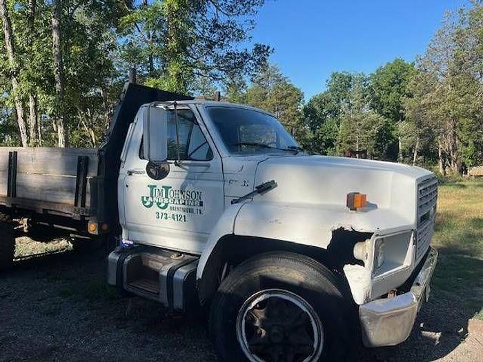 Used 1994 Ford F700 Dump Truck