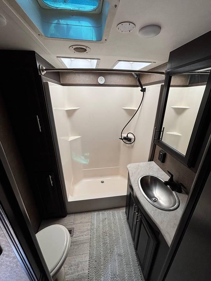 Used 2016 Jayco Seismic Wave 355W