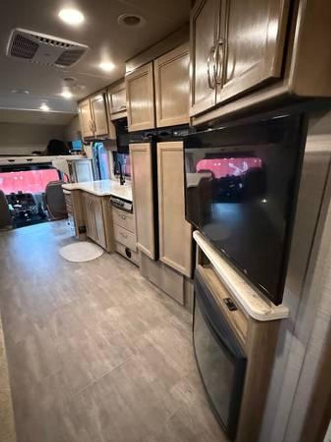 Used 2018 Jayco Seneca 37K
