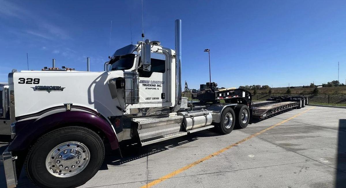 Used 2010 Kenworth W900L Sleeper Semi Truck