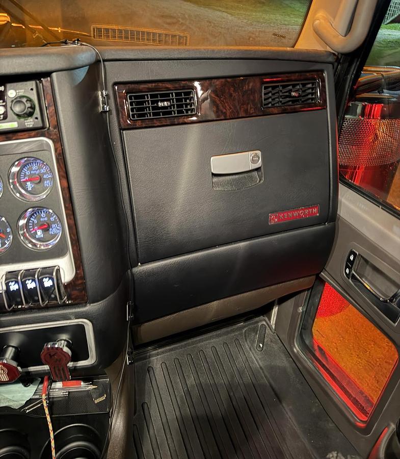 Used 2025 Kenworth W900 Sleeper Semi Truck 565 HP Cummins