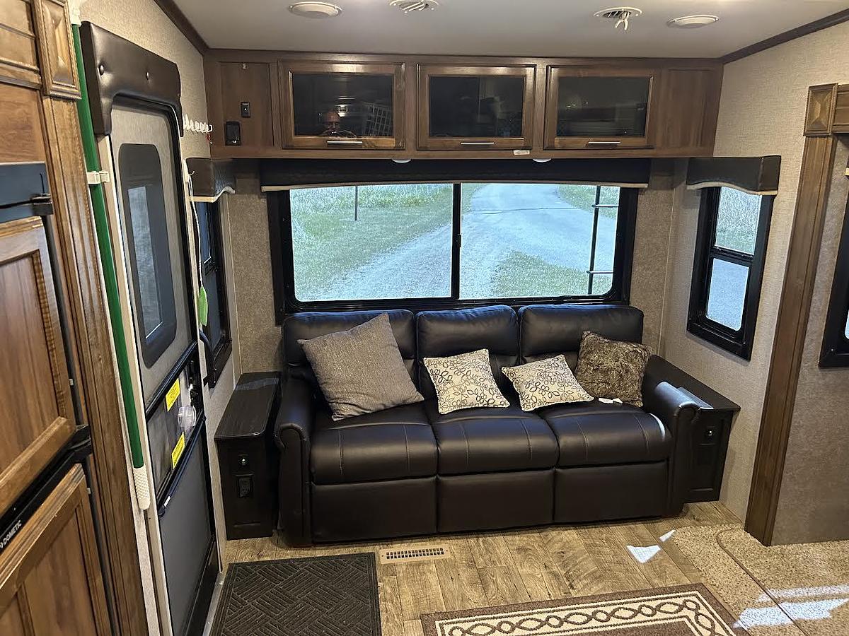 Used 2019 Jayco Eagle HT 24.5CKTS Fifth Wheel