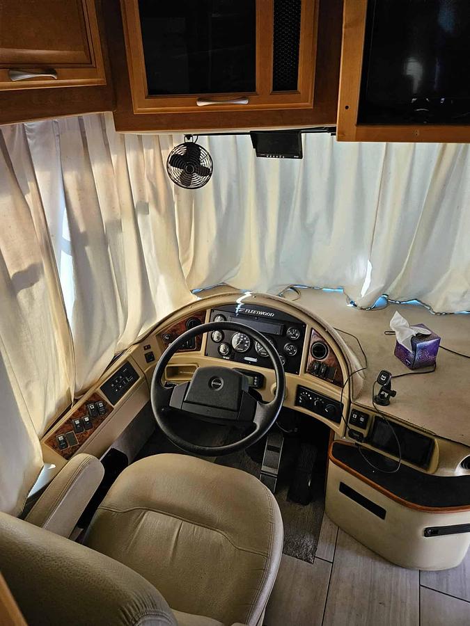 Used 2006 Fleetwood Discovery 39V