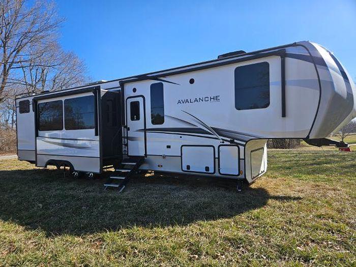 Used 2022 Keystone Avalanche 390 DS