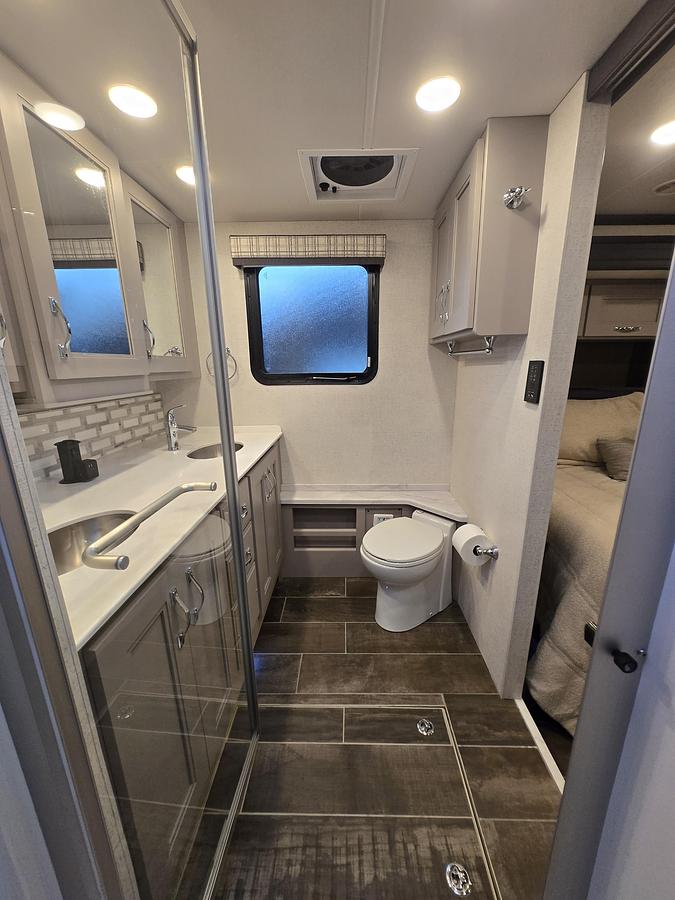Used 2024 Thor Motorcoach Aria 4000