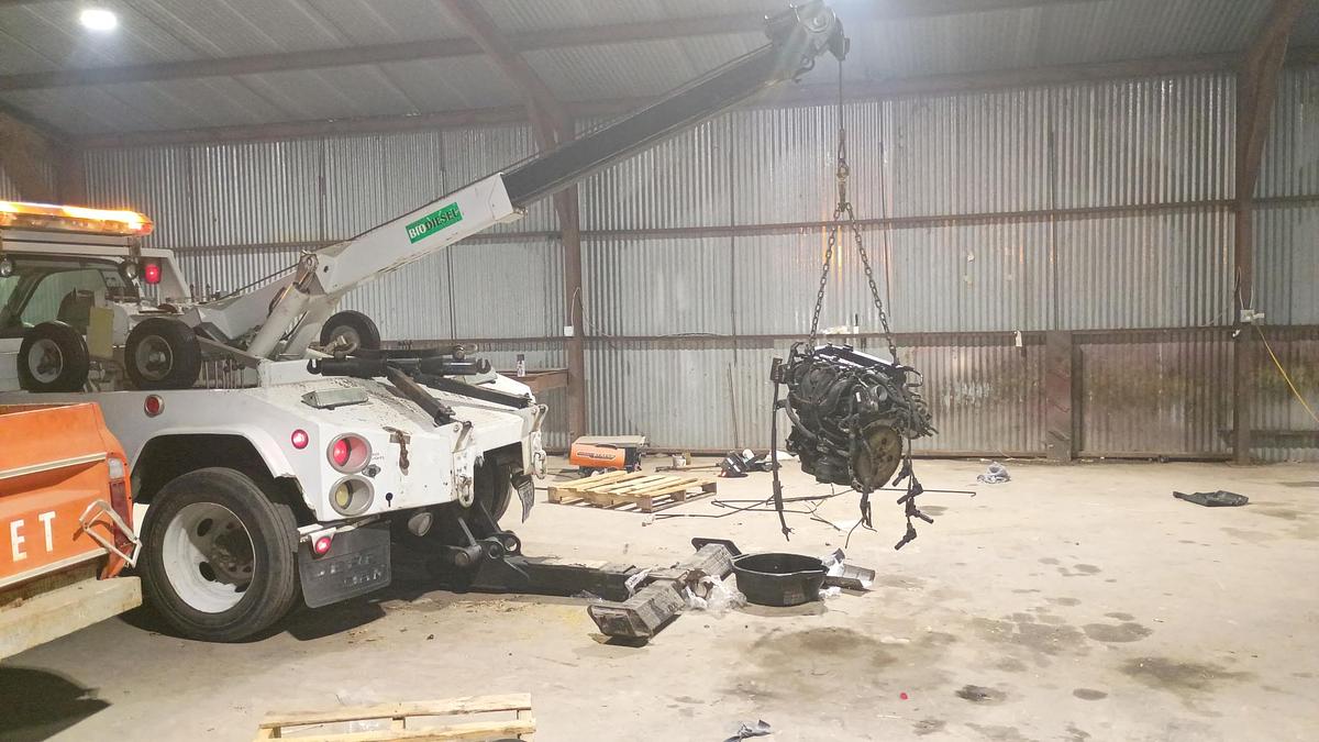 Used 2002 Ford F450 Recover Truck with Boom