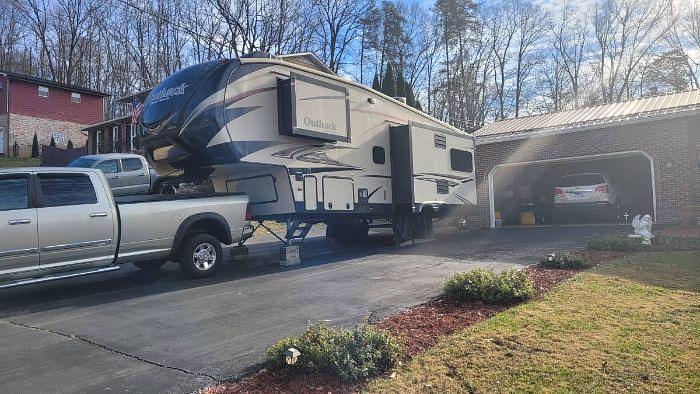 Used 2015 Keystone Outback Superlite 286FRL