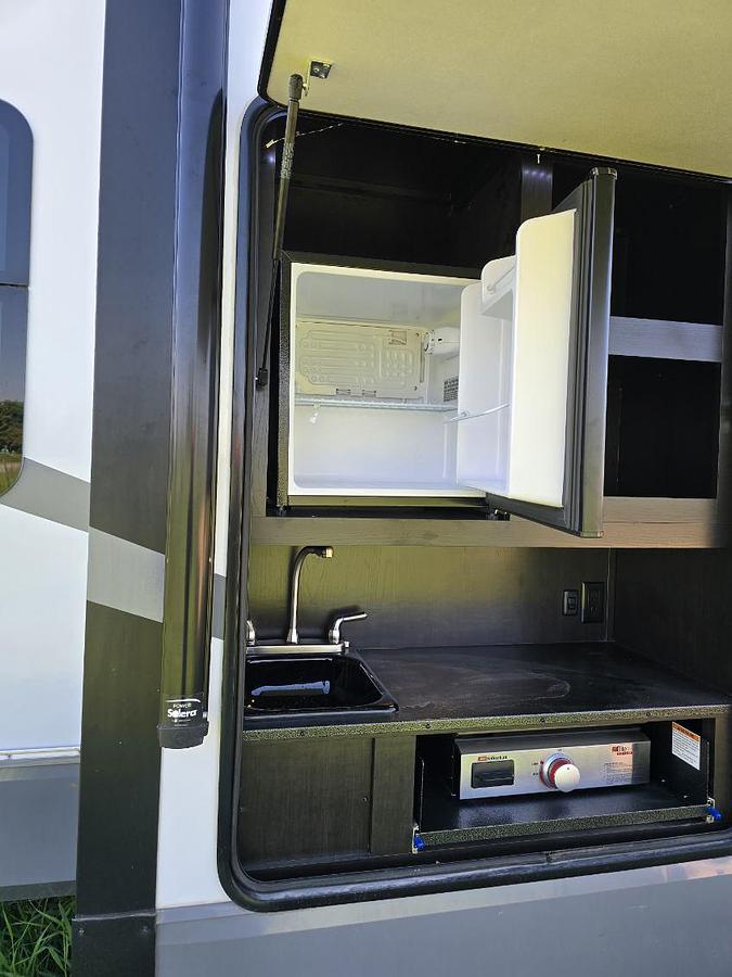 Used 2022 Highland Ridge Roamer 354MBH Fifth Wheel