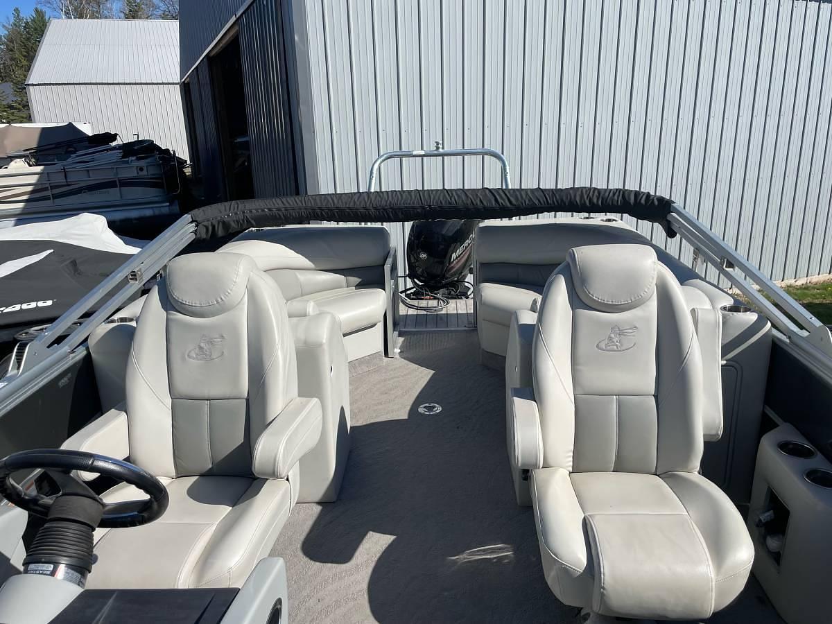 Used 2015 Misty Harbor 2385 Sportoon