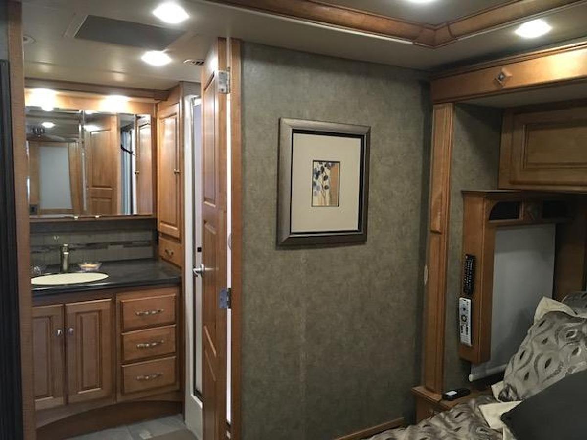 Used 2016 Winnebago Journey 40R Diesel Pusher