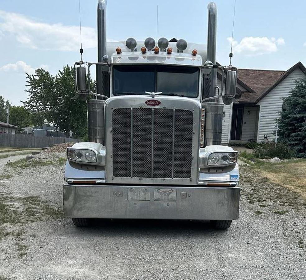 Used 2015 Peterbilt 389