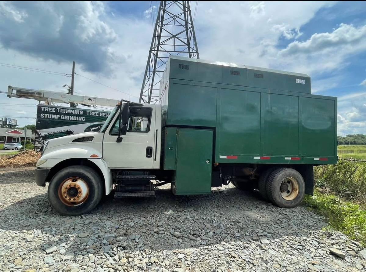 Used 2003 INTERNATIONAL 4400 Chipper Truck