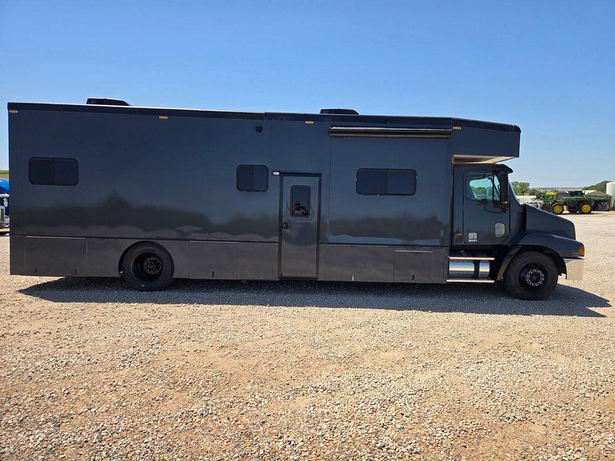 Used 2001 Freightliner Columbia Toterhome