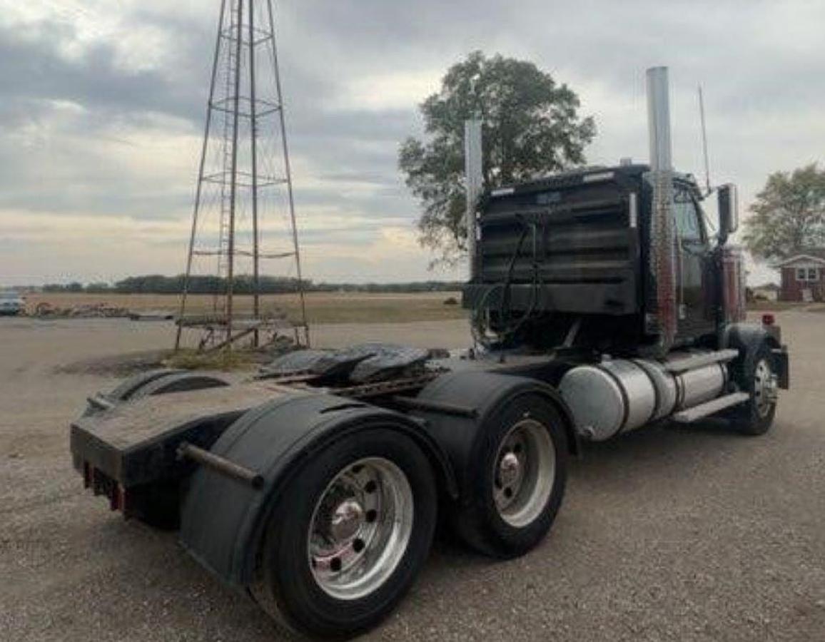 Used 2005 Western Star 4900 Sleeper Semi Truck