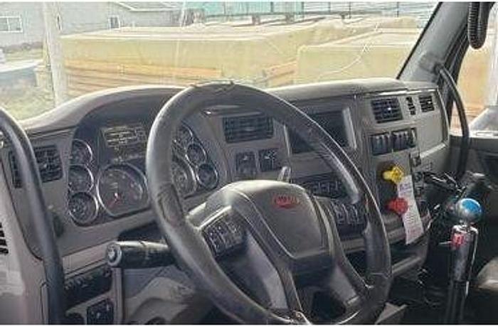 Used 2015 Peterbilt 579
