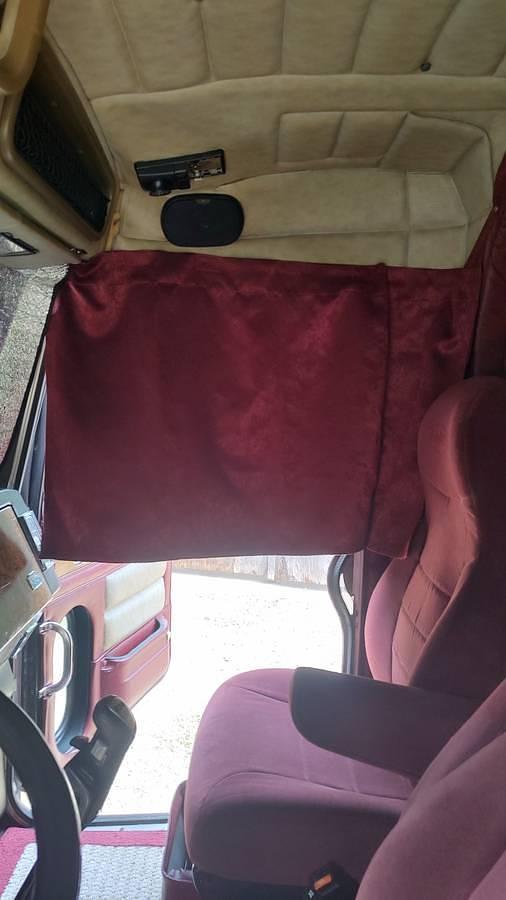 Used 2000 Peterbilt 379 Sleeper Semi Truck