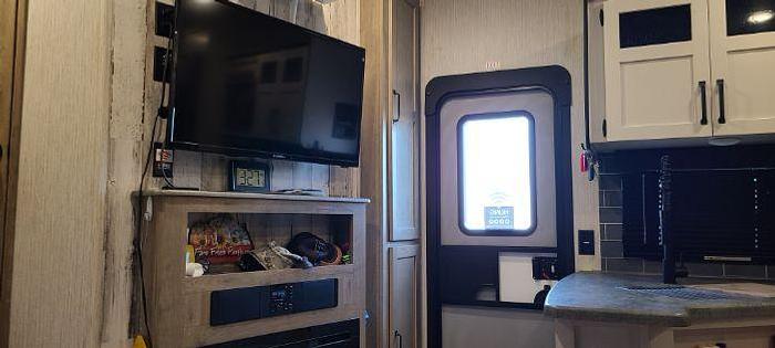 Used 2022 Palomino Puma Unleashed 382THS