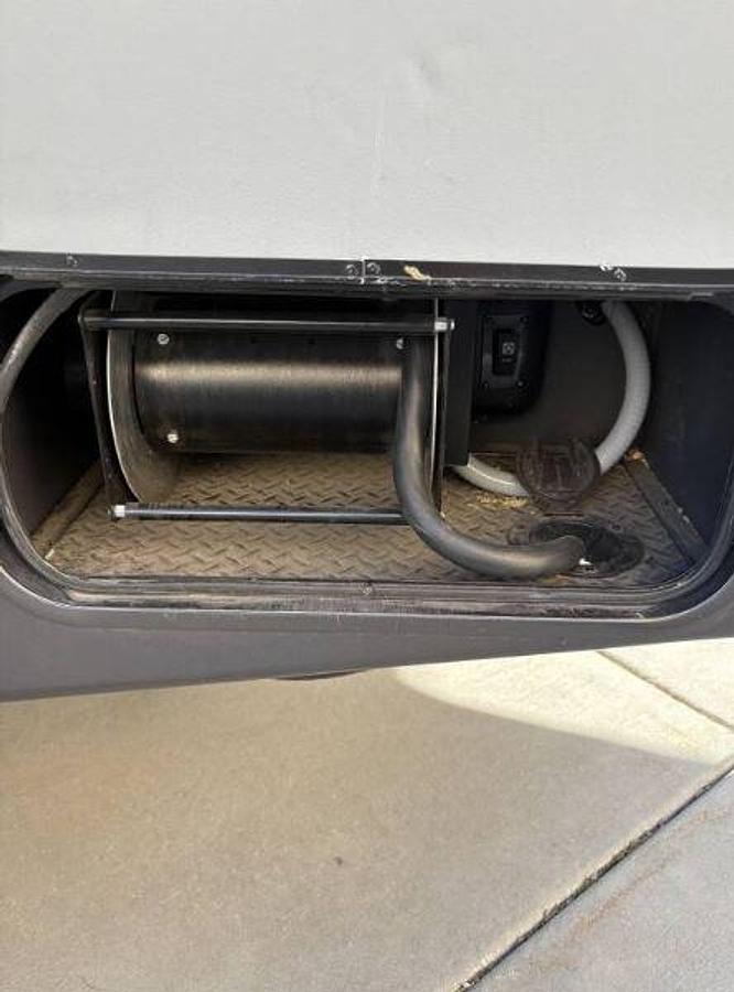 Used 2023 Luxe Elite 44FL Fifth Wheel