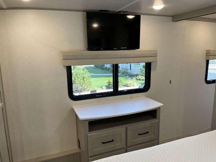 Used 2023 Palomino Columbus 379MB