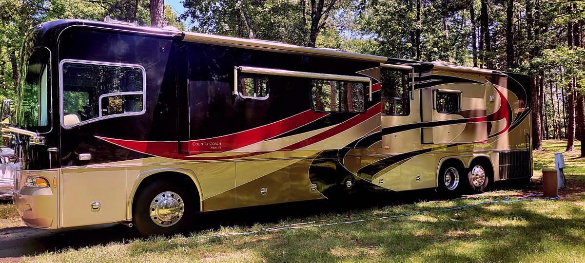 Used 2009 Country Coach Allure 470