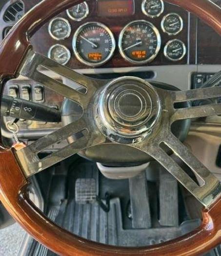 Used 2015 Peterbilt 389 Glider Kit