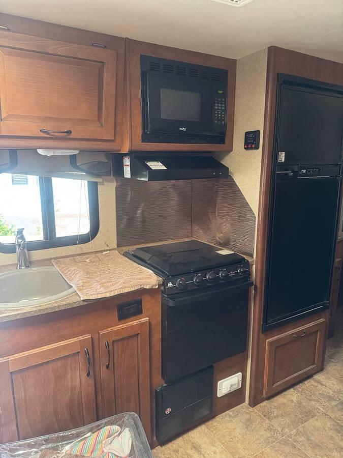 Used 2015 Lance 2185