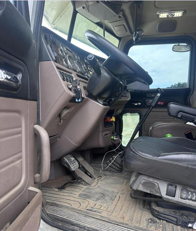 Used 2018 Peterbilt 389 Day Cab Truck