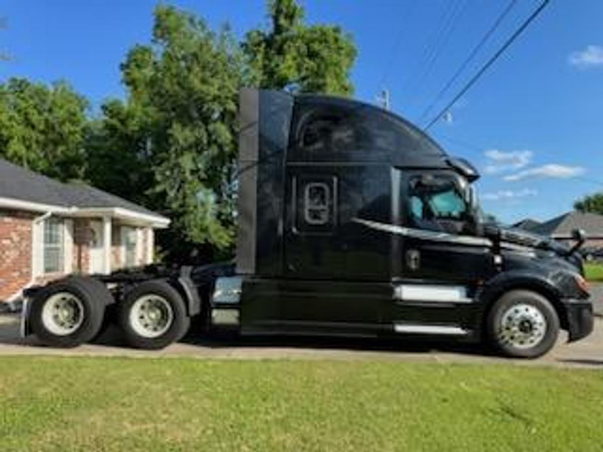 Used 2020 Freightliner Cascadia 125