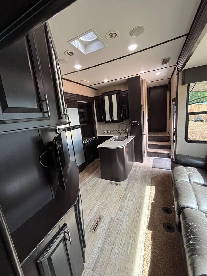 Used 2016 Jayco Seismic Wave 355W
