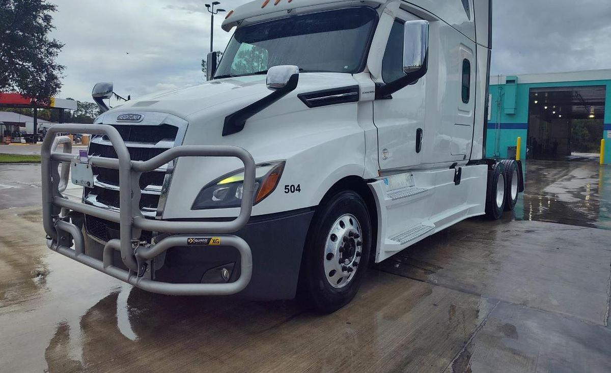 Used 2022 FREIGHTLINER CASCADIA 126