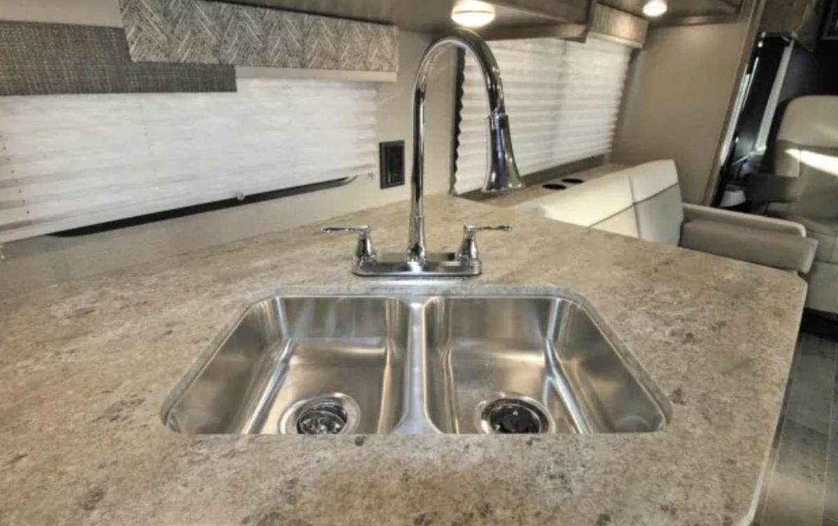 Used 2019 Winnebago Intent 29L Class A Motorhome