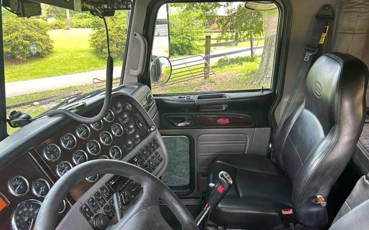 Used 2019 Peterbilt 389 Conventional Sleeper Cab
