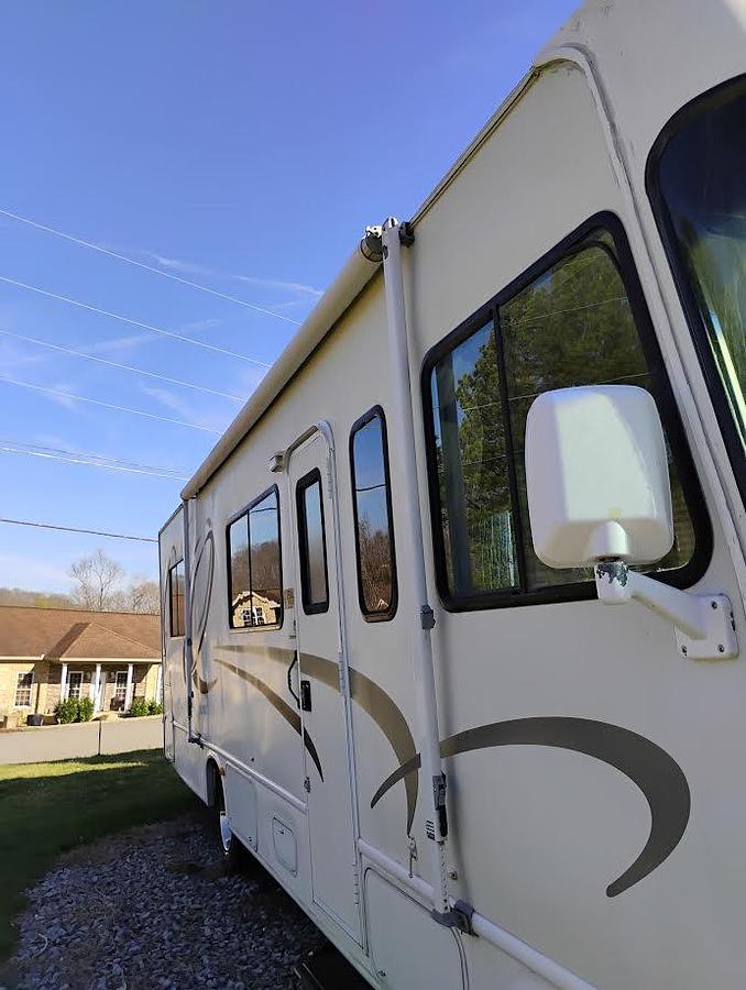 Used 2003 Ford Hurricane Class A Motorhome