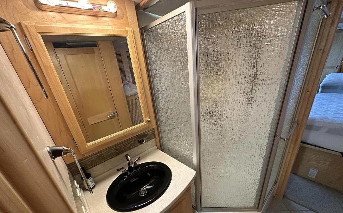 Used 2003 Fleetwood Revolution 40C