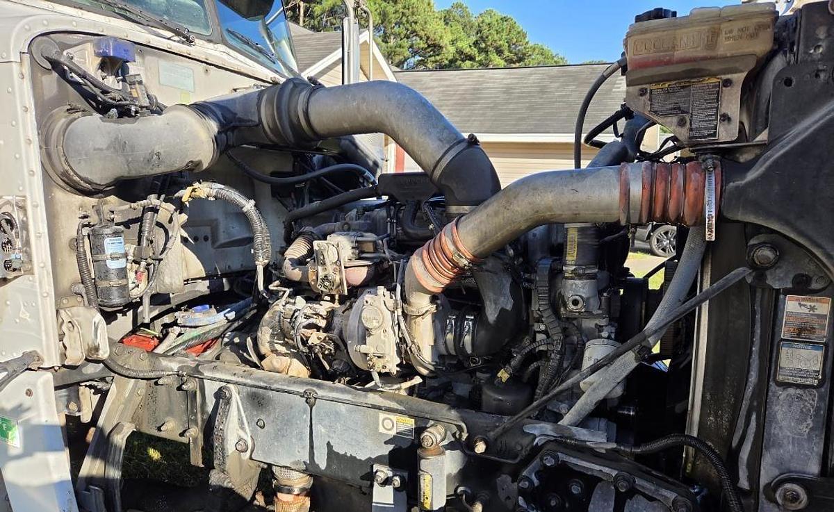 Used 2015 Peterbilt 389 Semi Truck PACCAR MX-13