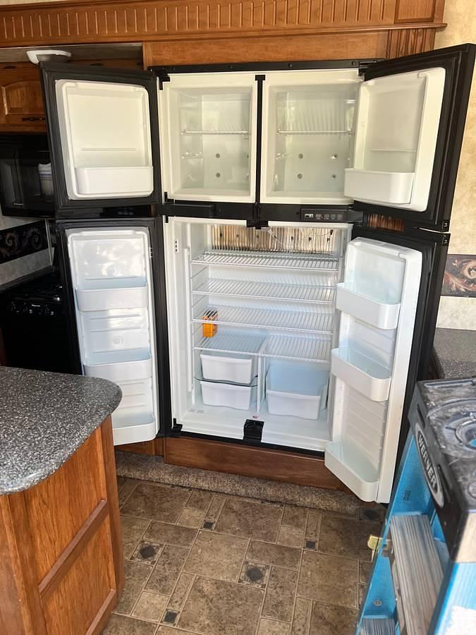 Used 2015 Keystone Montana Fifth Wheel