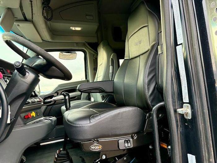 Used 2021 KENWORTH T880 Sleeper Semi Truck