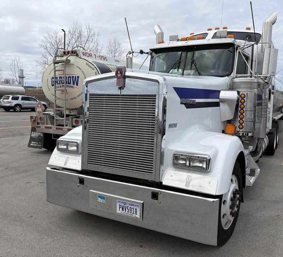 Used 2002 Kenworth W900 Sleeper Truck