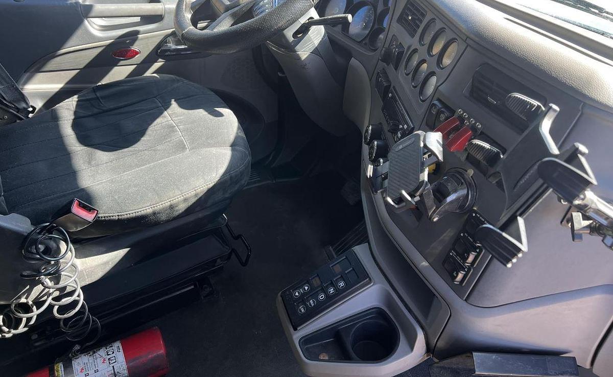 Used 2015 Peterbilt 579