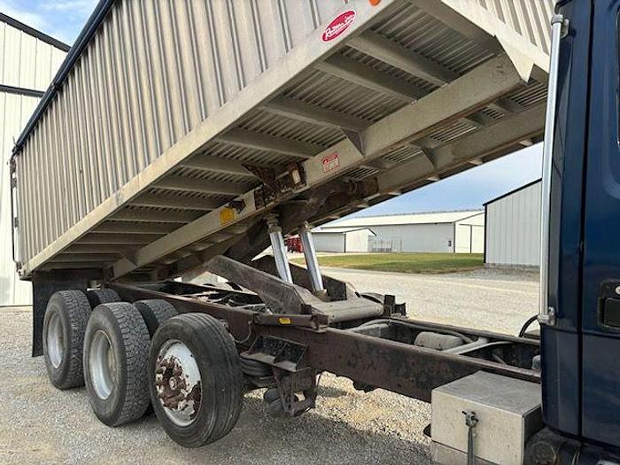 Used 1997 Freightliner FL80