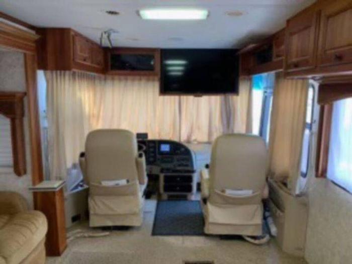 Used 2005 Monaco Camelot 40PBT