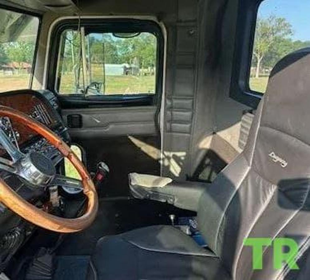 Used 2002 Peterbilt 379 Day Cab