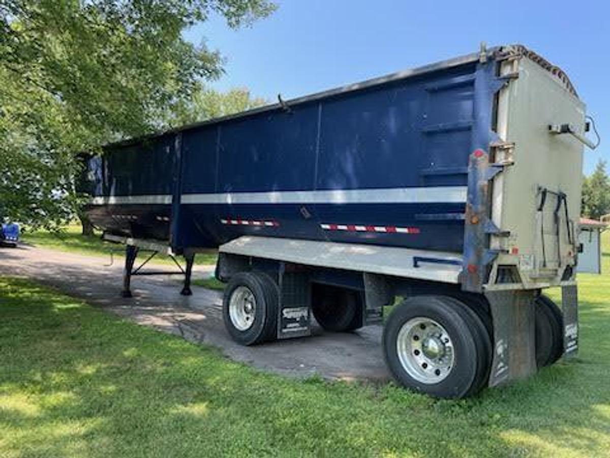 Used 2016 Peterbilt 389 with trailer