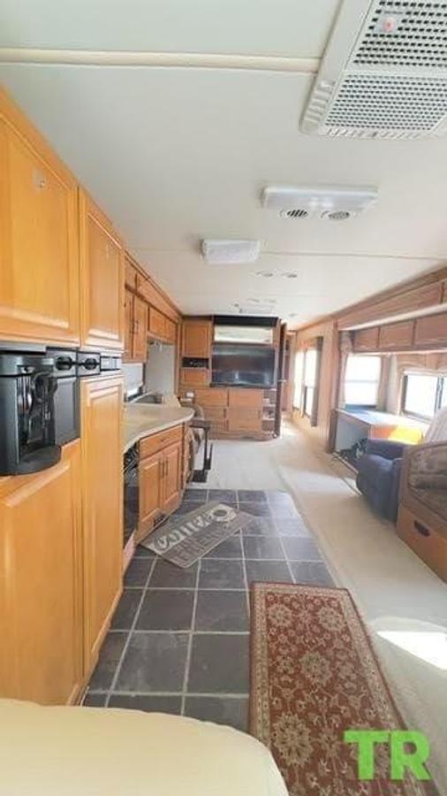 Used 2008 Fleetwood Discovery 40X with 3 slides