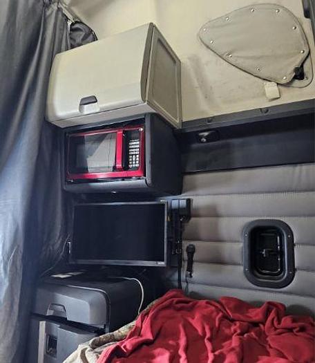 Used 2020 Freightliner CASCADIA 126