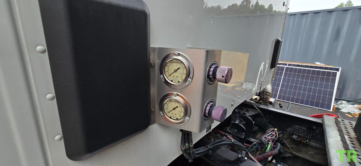 Used 2024 Kenworth T880