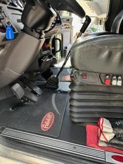 Used 2022 Peterbilt 389